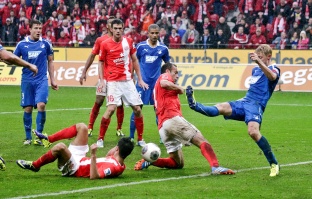 Noveski (C) played a crucial role on Mainz's second goal; photo: main-spitze.de